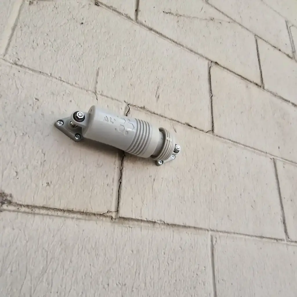 capteur_DELTA_L+_installation_mur_surveillance_fissures.webp