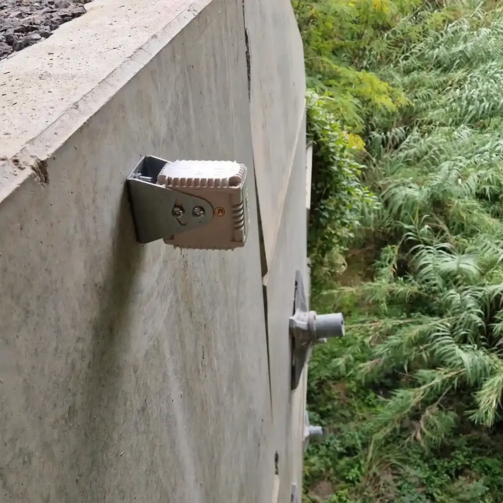 capteur_DELTA_R_installation_mur_exterieur_surveillance.webp